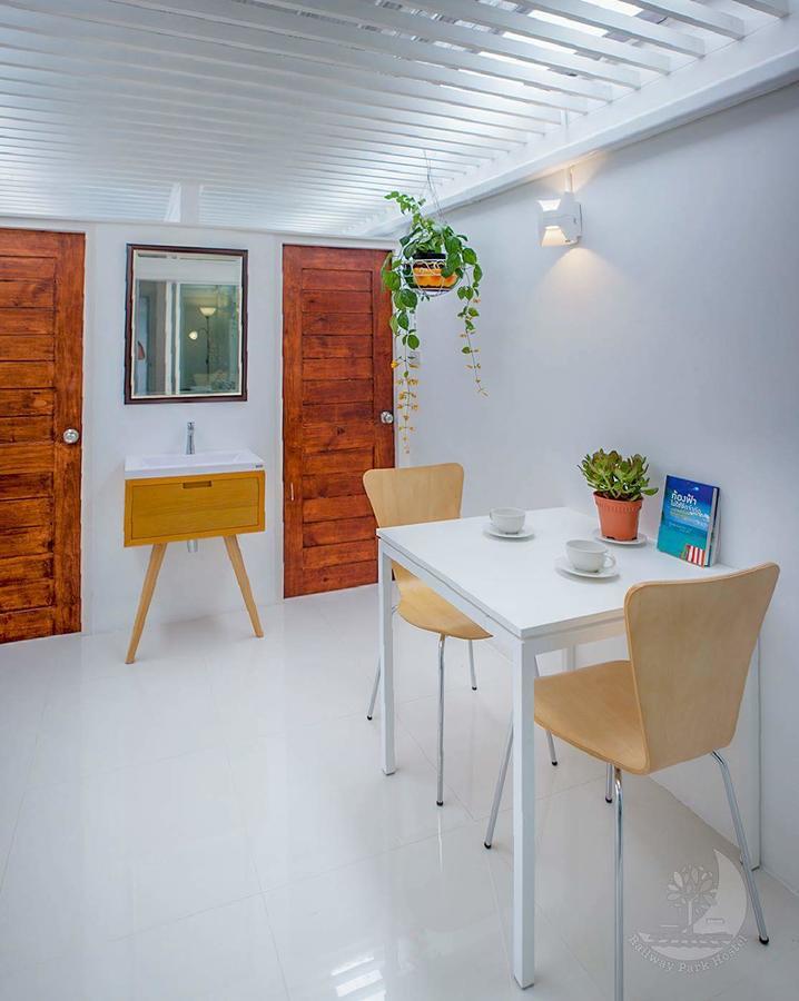 Railway Park Hostel Chiang Mai Ngoại thất bức ảnh